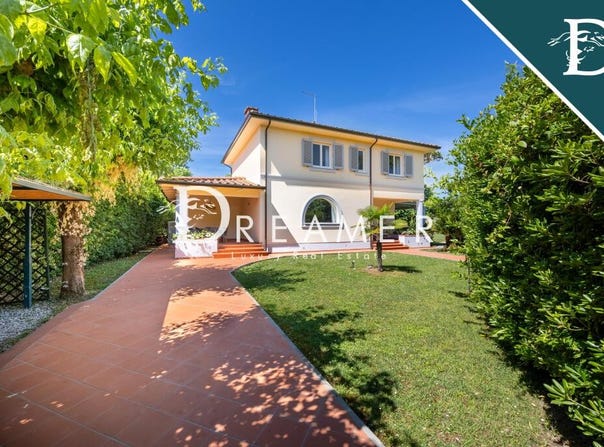 Forte Dei Marmi, Tuscany 55042