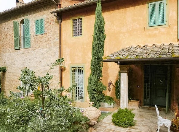 Pontedera, Tuscany 56025