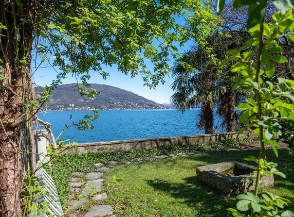 Strada Statale del Sempione 26, Baveno, Piedmont 28831