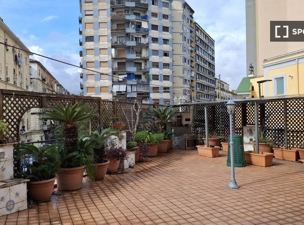 naples, Campania 80142