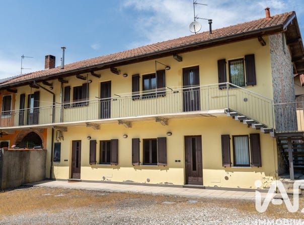Angera, Lombardy 21021