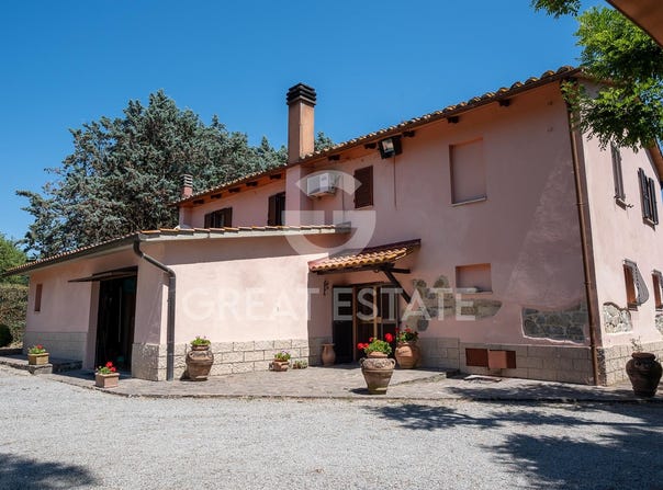 Cetona, Tuscany 53040