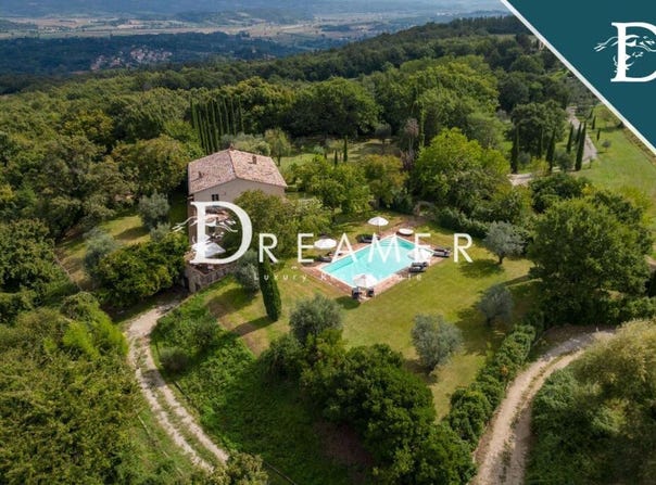 Cetona, Tuscany 53040