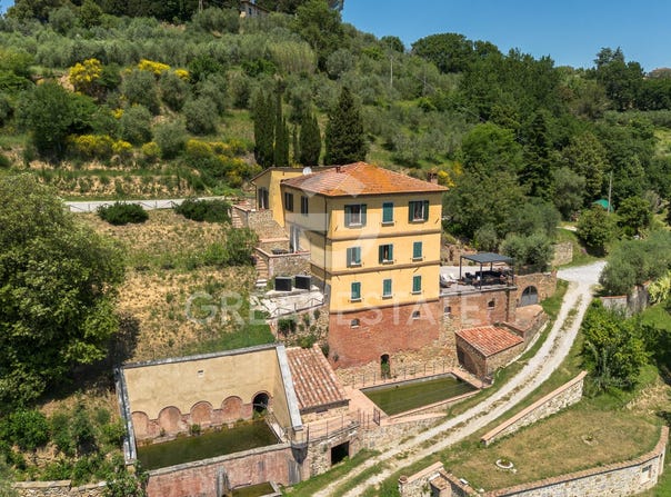 Sinalunga, Tuscany 53048