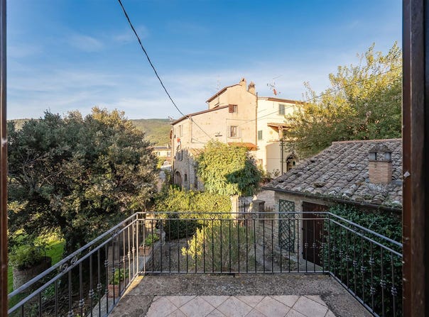 Cortona, Tuscany 52044