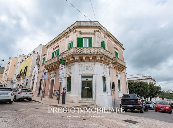 Locorotondo, Apulia 70010