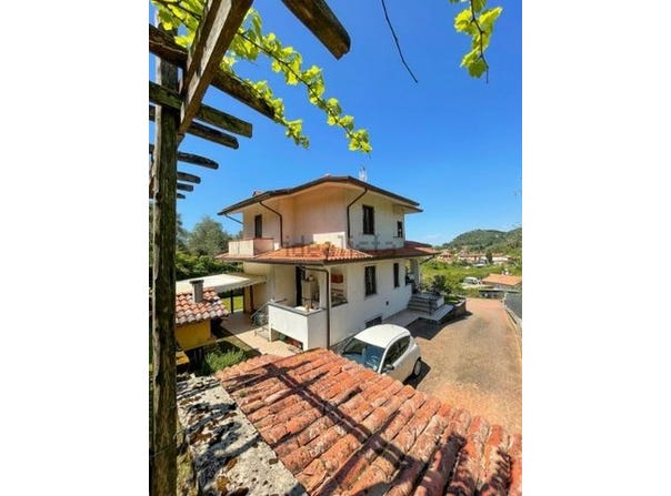 Capezzano Pianore, Tuscany 55041
