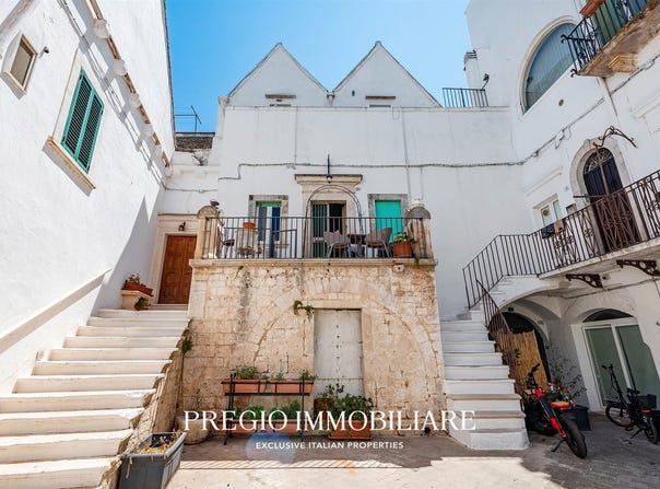 Locorotondo, Apulia 70010