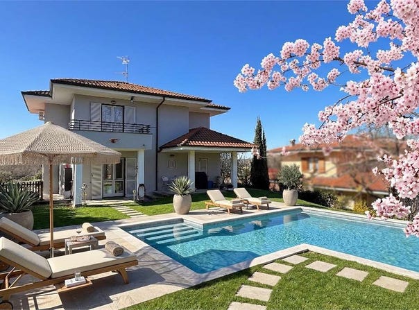 Como, Lombardy 22100