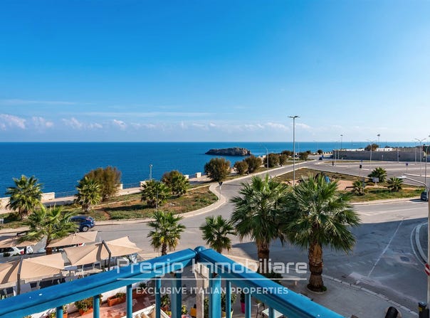 Polignano a Mare, Apulia 70044