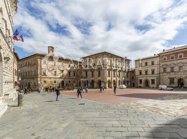 Montepulciano, Tuscany 53045