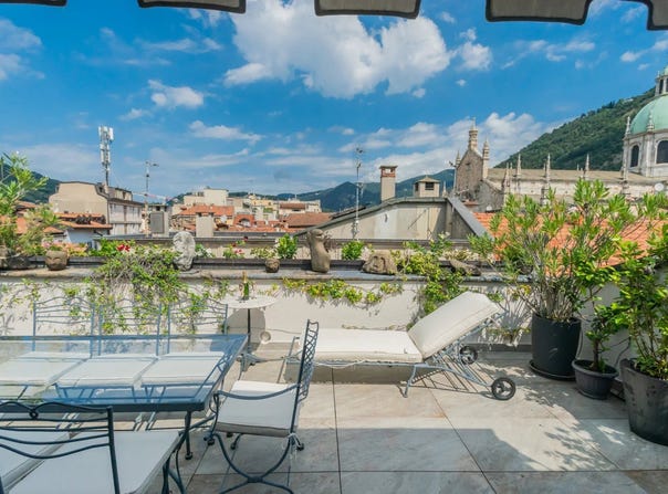 Como, Lombardy 22100
