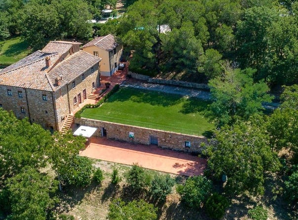 Bucine, Tuscany 52021