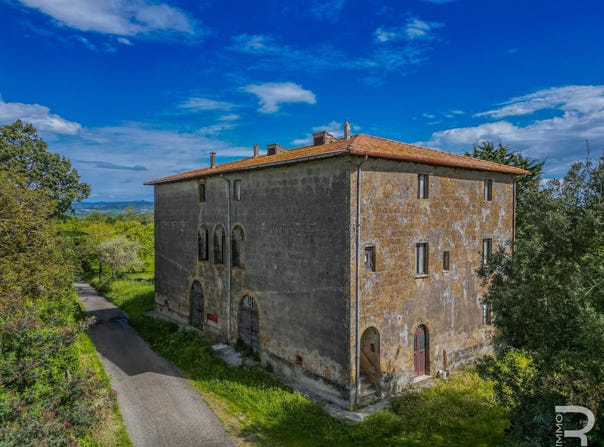 Pitigliano, Tuscany 58017