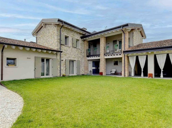 Gussago, Lombardy 25064