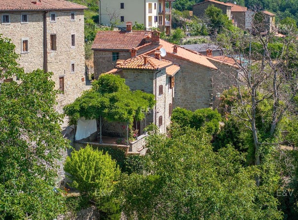 Poppi, Tuscany 52014