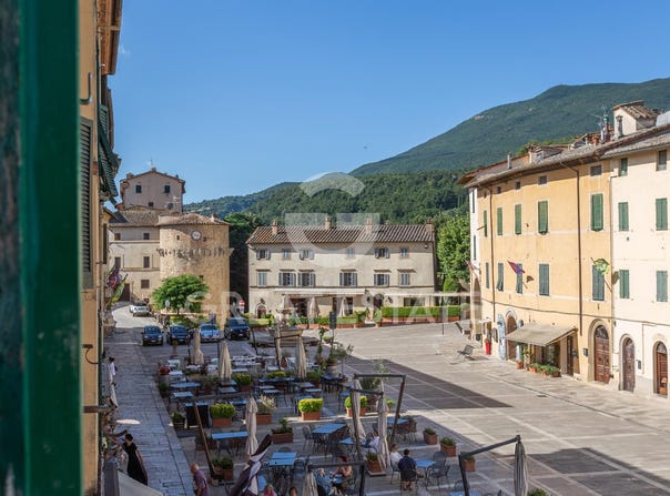 Cetona, Tuscany 53040