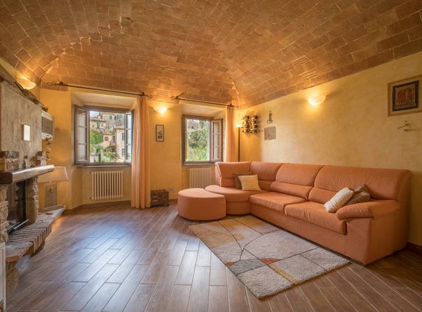 Volterra, Tuscany 56048
