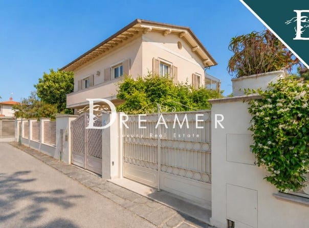 Forte Dei Marmi, Tuscany 55042