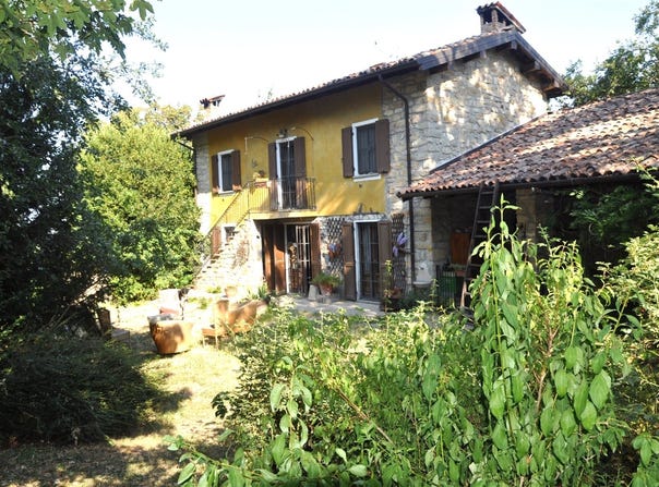 Varzi, Lombardy 27057