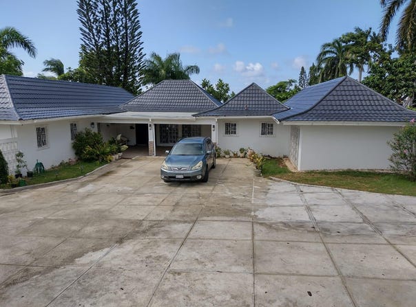 260 FERGUSON AVENUE, Ironshore, St. James