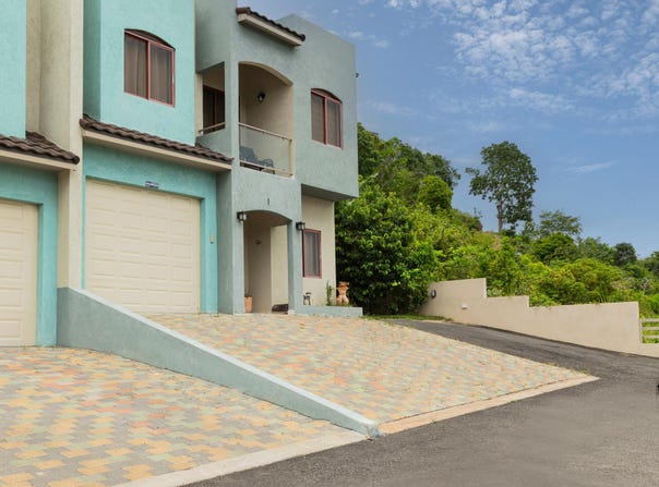 1 STERLING CASTLE HEIGHTS unit: 1, Kingston 19, St. Andrew