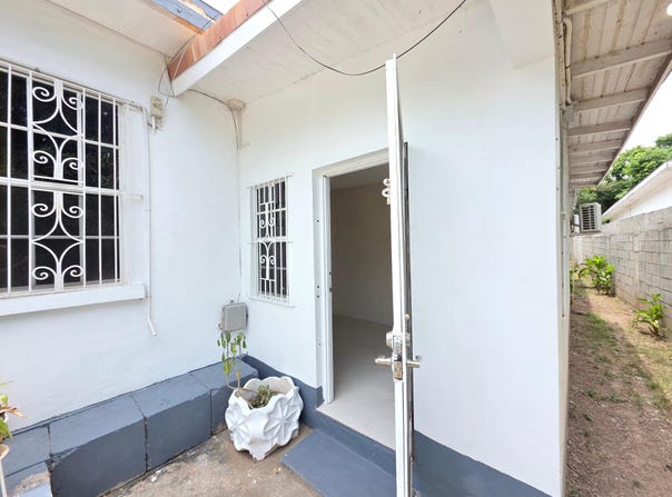 40 A UPPER WATERLOO ROAD unit: 1, Kingston 10, St. Andrew
