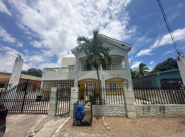 13 CLAUDETTE DRIVE, Sydenham, St. Catherine