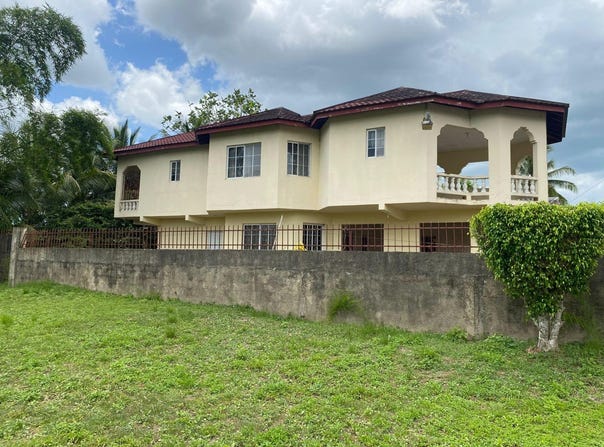 15 MICKLETON HEIGHTS, Linstead, St. Catherine