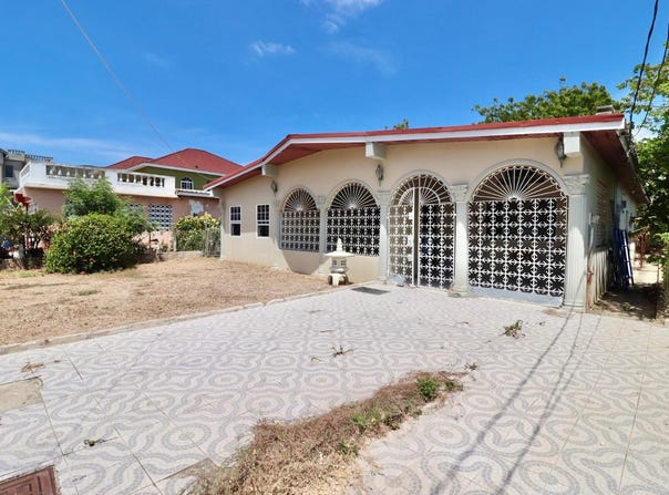 125 ANDRA CRESCENT, EDGEWATER, Bridgeport, St. Catherine