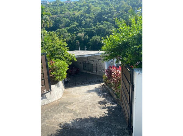 6 RIDGE TERRACE, Kingston 8, St. Andrew