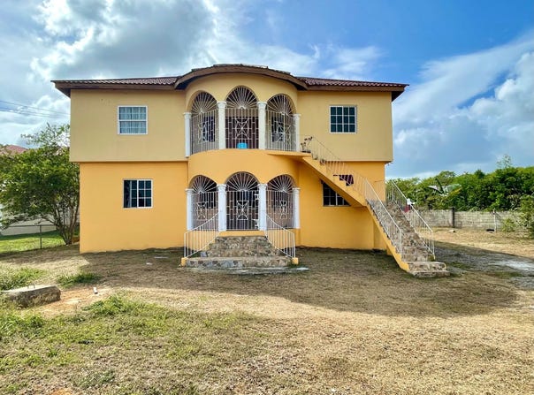 32 HARRIS GLADES, Four Paths, Clarendon