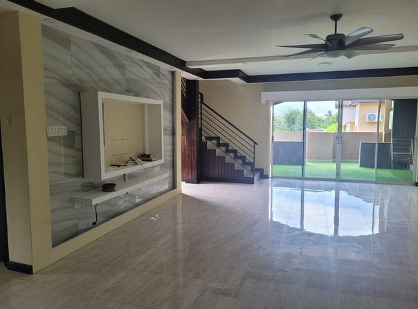 1 KINGS DRIVE, Kingston 6, St. Andrew