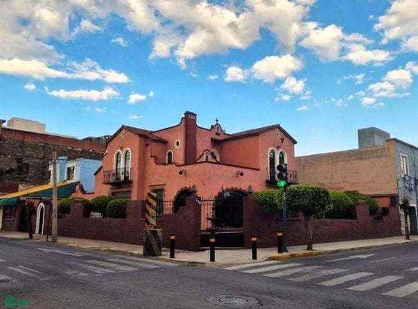 CASA EN VENTA A UNA CUADRA DE AV. JUAREZ CON HISTORIA Y GRAN PRESENCIA, Santiago, Puebla, Puebla, Puebla, Puebla 72410