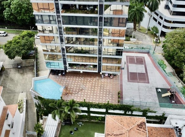 TORRE LA CRESTA, LA CRESTA, SEGUNDA CALLE, EDIFICIO UBICADO A LA MANO DERECHA. unit: Piso 6, Panamá, Panamá