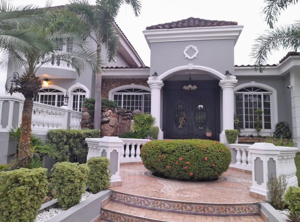 AVENIDAD CLUB DEL GOLF DE PANAMÁ, San Miguelito, Panamá