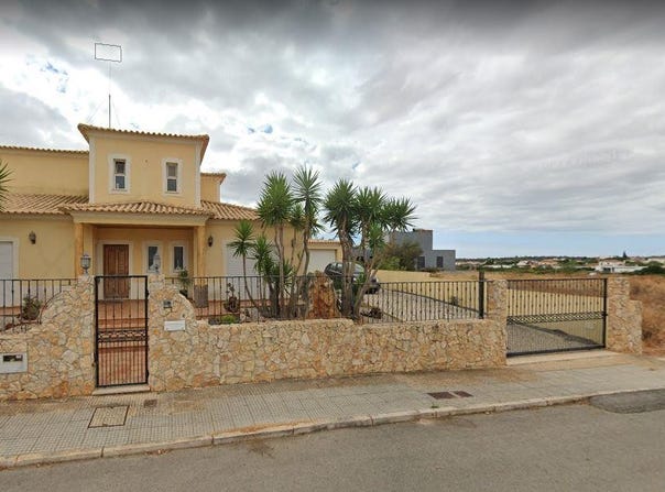 Quelfes, Algarve 8700