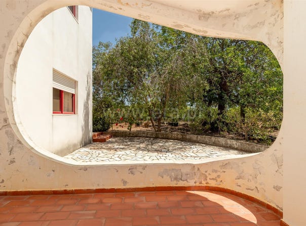 Quelfes, Algarve 8700