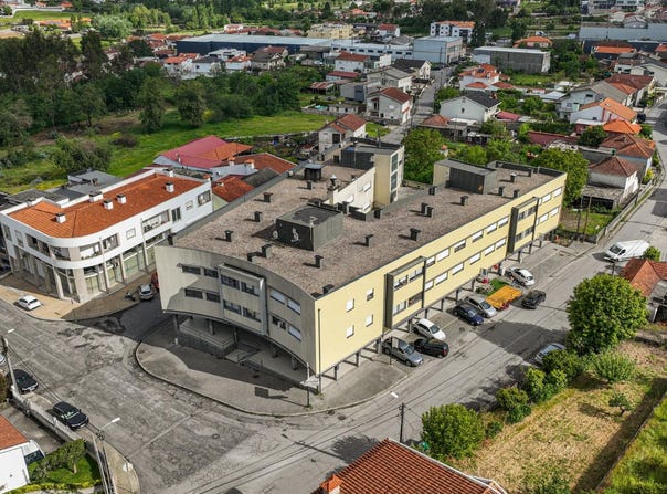 Paços de Ferreira, Porto District 4590-302
