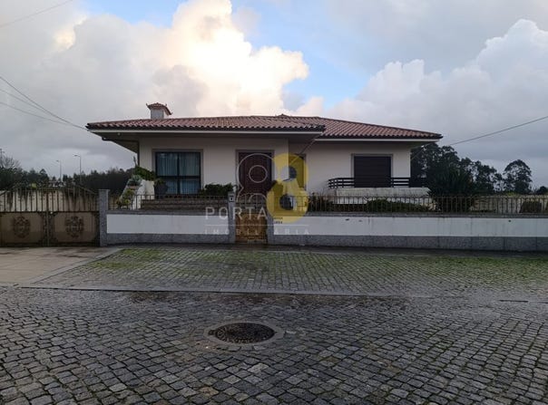Lavra, Porto District