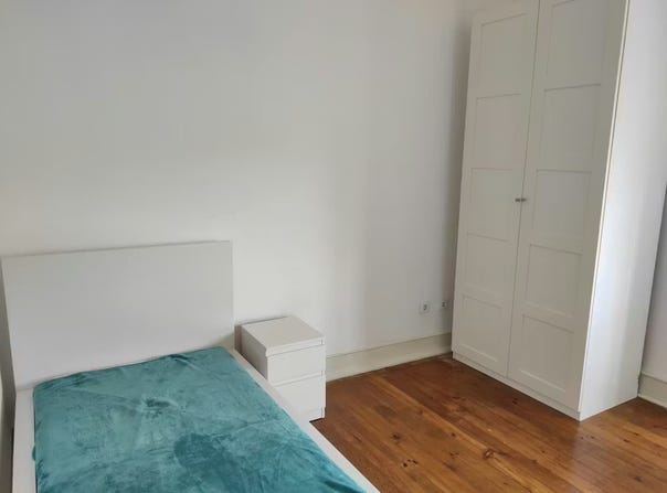 Praça 25 de Abril, Amadora, Lisbon 2700-850