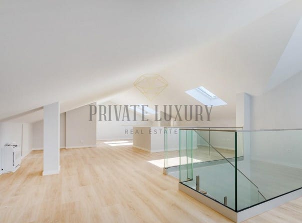 Carcavelos e Parede, Lisbon 2775
