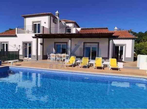 Quelfes, Algarve 8700