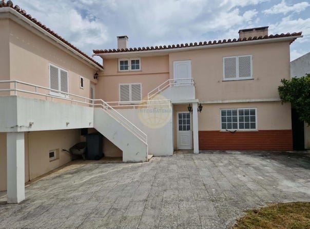 Alfeizerão, Leiria 2460