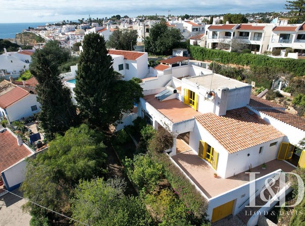 Carvoeiro, Algarve 8400
