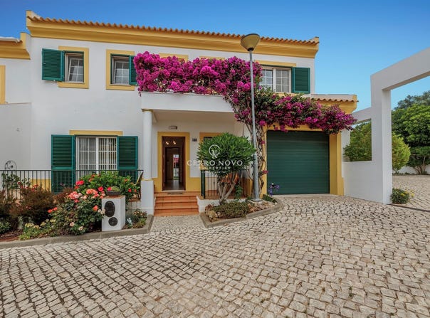 Paderne, Algarve 8200