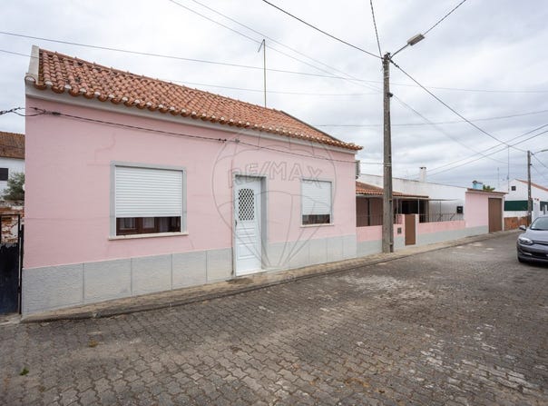 Santarém, Évora District 7490