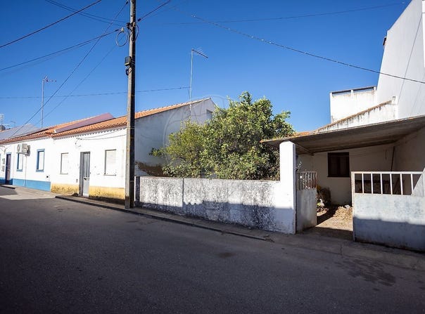 Santarém, Évora District 7490