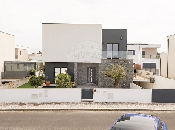Leiria, Leiria District 2500
