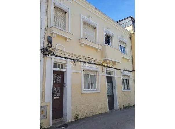 17 R. das Flores, Leiria, Leiria District 2500